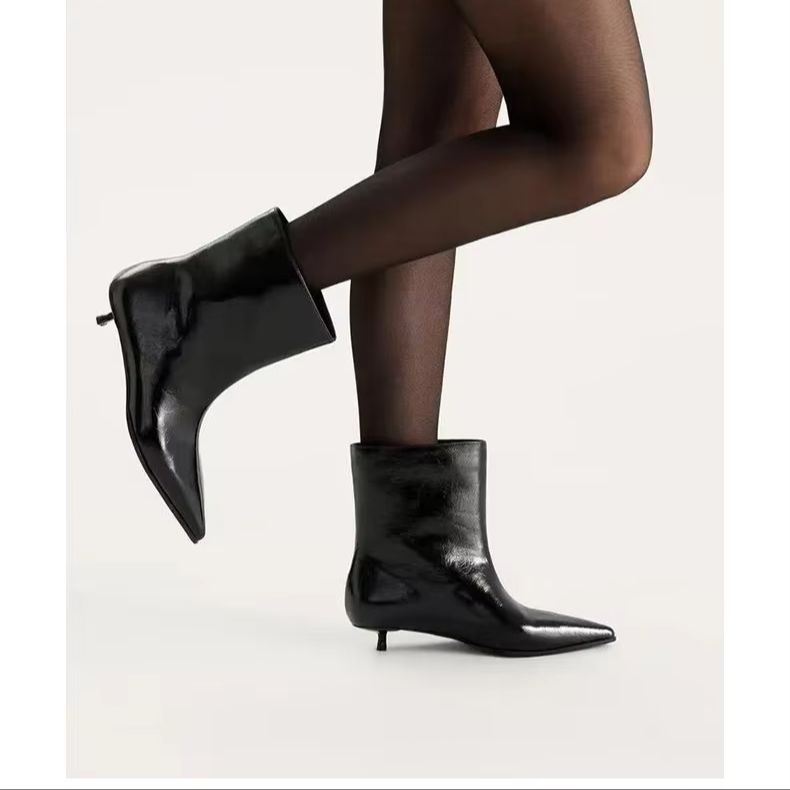 Новые осенне-зимние женские че – обзор и цена Leather Classic Strap